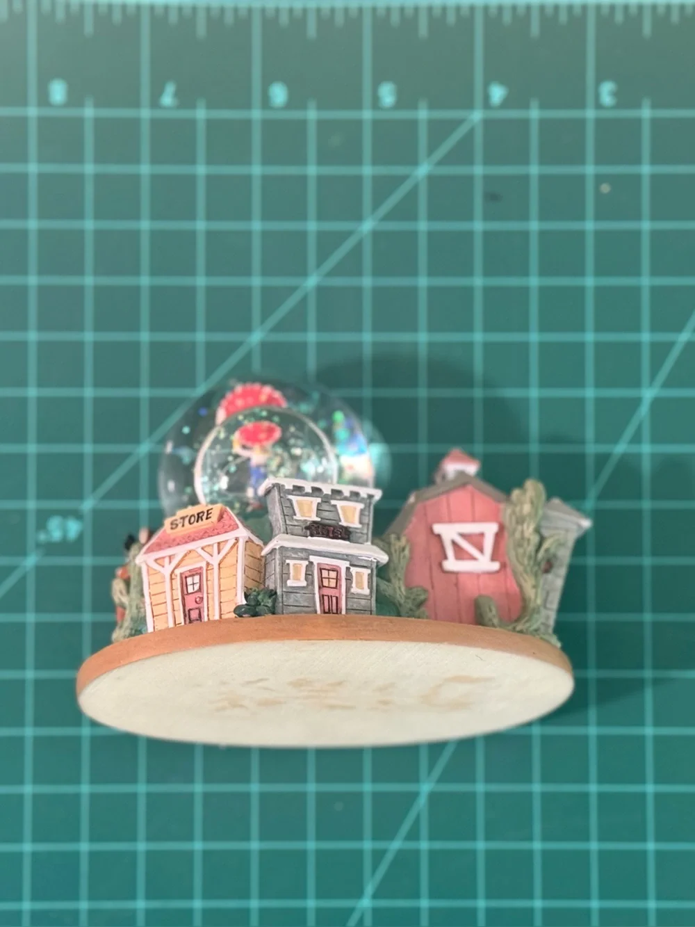 Disney Farm Snow Globe Figurine - Pink & Green